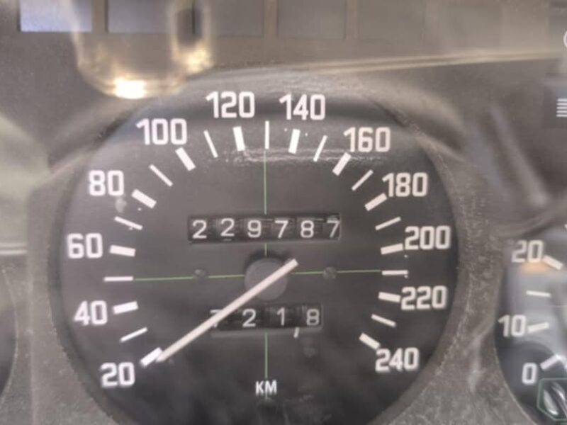 BMW E24 633 CSi z 1977 r. – klasyk w świetnym stanie z Grecji