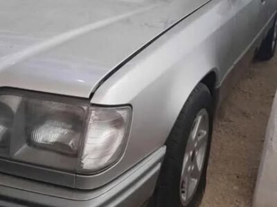 Mercedes-Benz E220 W124