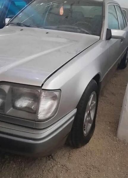 Mercedes-Benz E220 W124