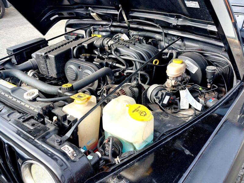 Sprzedam Jeep TJ oryginale. Stan doskonały.