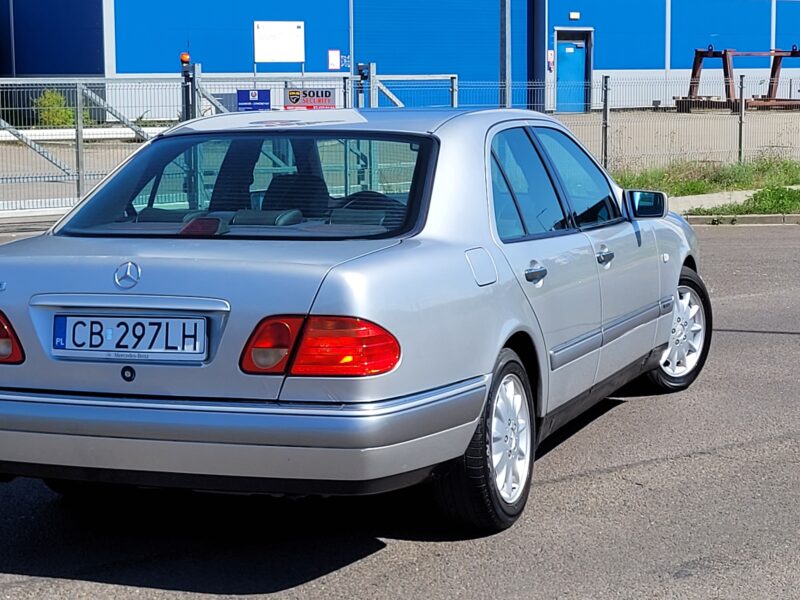 Mercedes E320 benzyna KLASYK !!!