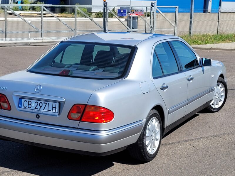 Mercedes E320 benzyna KLASYK !!!