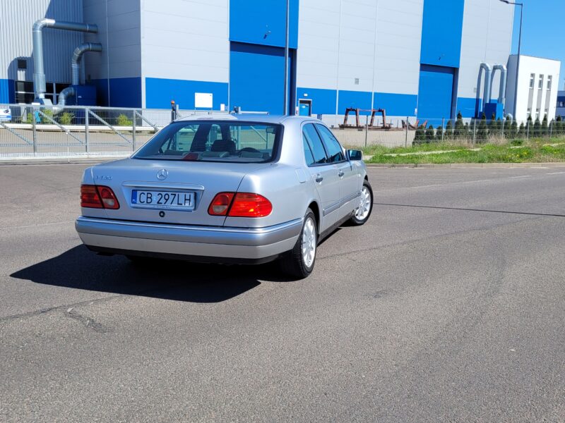 Mercedes E320 benzyna KLASYK !!!