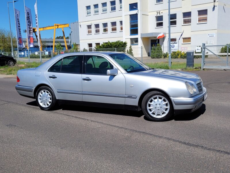 Mercedes E320 benzyna KLASYK !!!