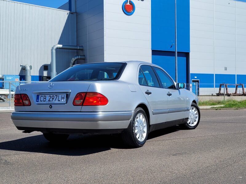 Mercedes E320 benzyna KLASYK !!!