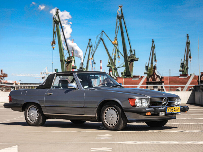 Mercedes-Benz 560 SL R107 – rok 1987 71tyś mil - 114tyś km.