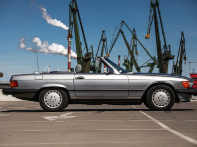 Mercedes-Benz 560 SL R107 – rok 1987 71tyś mil - 114tyś km.