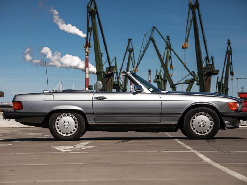 Mercedes-Benz 560 SL R107 – rok 1987 71tyś mil - 114tyś km.