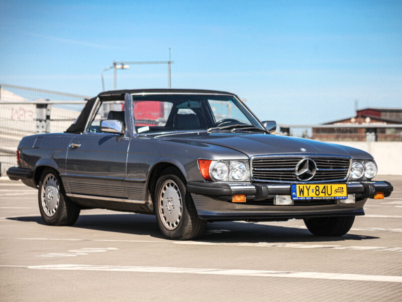 Mercedes-Benz 560 SL R107 – rok 1987 71tyś mil - 114tyś km.