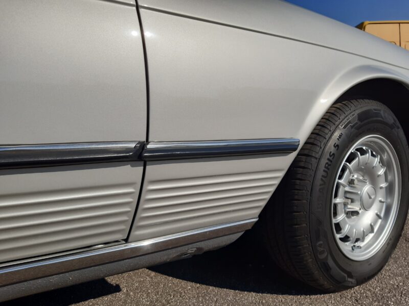 Mercedes 280 sl W107 1983r – wersja europejska ( światła, zderzaki )