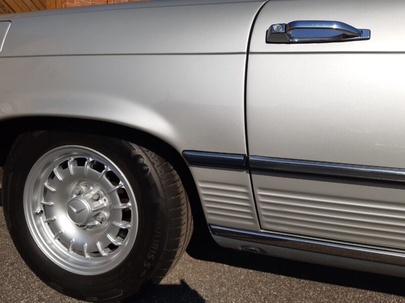 Mercedes 280 sl W107 1983r – wersja europejska ( światła, zderzaki )