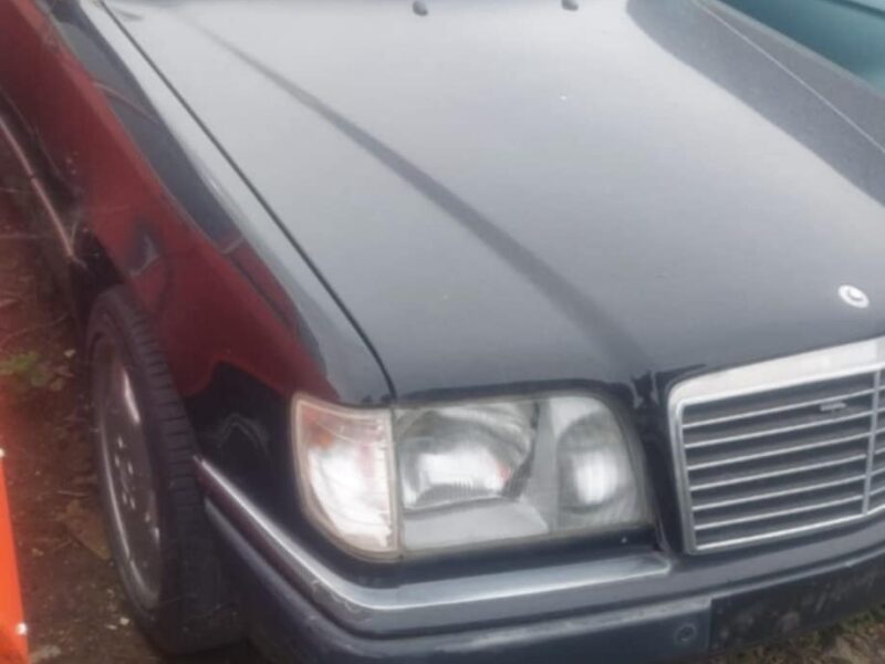 Mercedes-Benz 300 E W124 •1988 • 188 KM