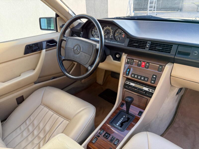 Mercedes 124 Coupe 300 CE