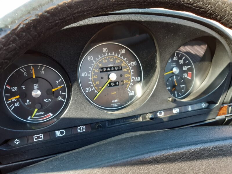 Mercedes 280 sl W107 1983r – wersja europejska ( światła, zderzaki )