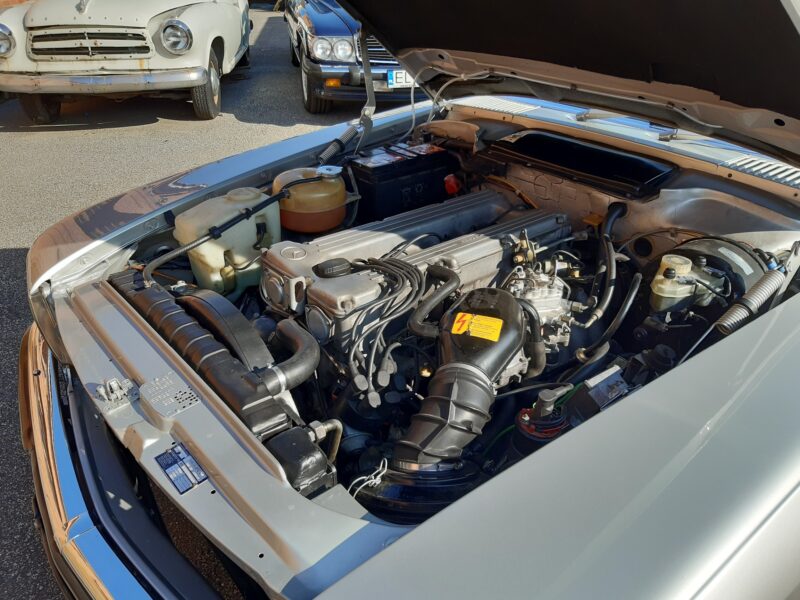 Mercedes 280 sl W107 1983r – wersja europejska ( światła, zderzaki )