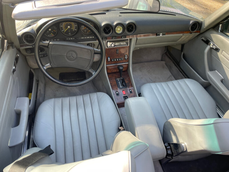 Mercedes-Benz 560 SL R107 – rok 1987 71tyś mil - 114tyś km.