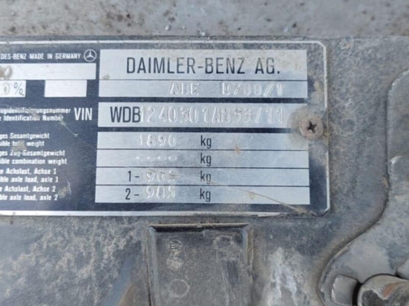 Mercedes-Benz 300 E W124 •1988 • 188 KM