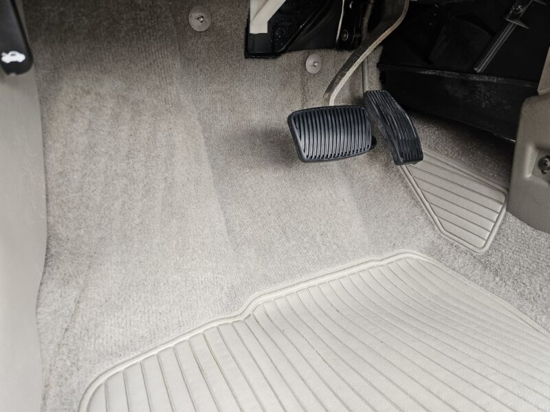 KAPSUŁA CZASU - PRAWIE NOWE AUTO