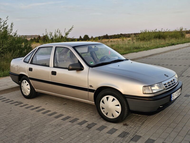 KAPSUŁA CZASU - PRAWIE NOWE AUTO