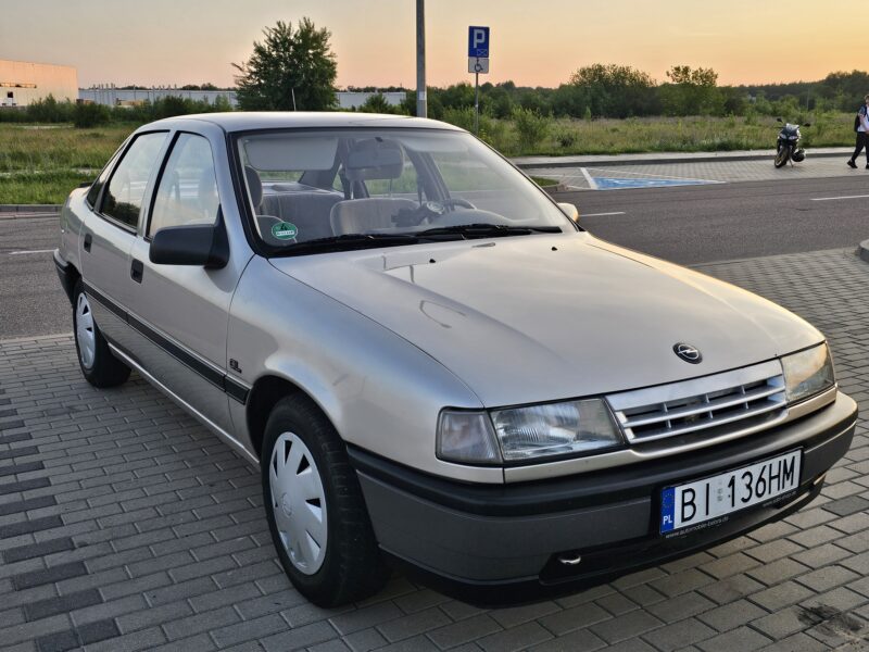 KAPSUŁA CZASU - PRAWIE NOWE AUTO