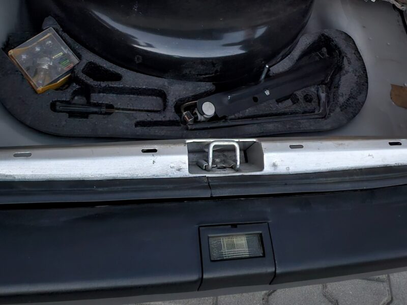 KAPSUŁA CZASU - PRAWIE NOWE AUTO