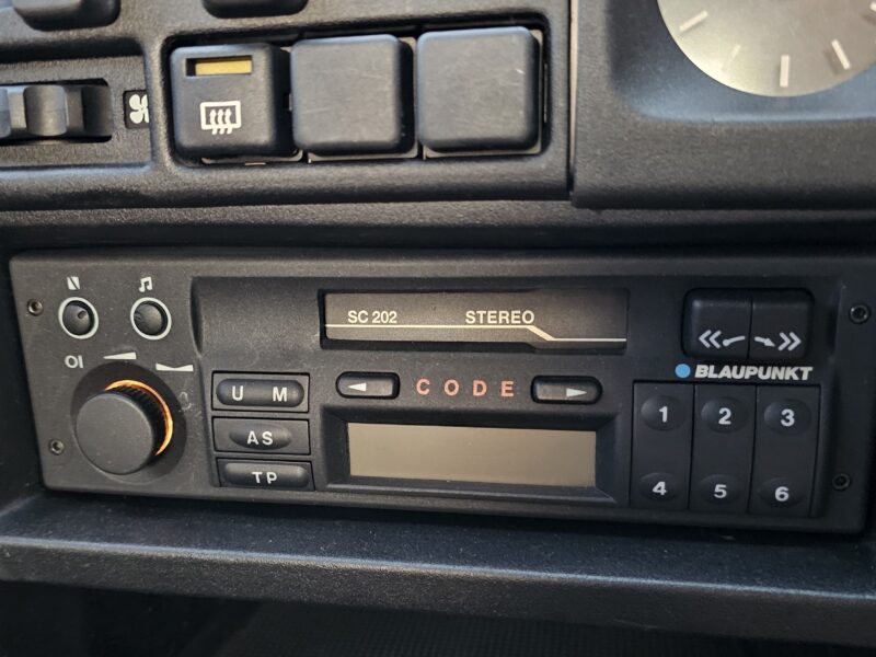 KAPSUŁA CZASU - PRAWIE NOWE AUTO