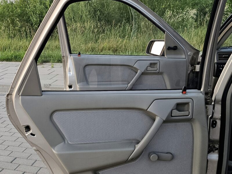 KAPSUŁA CZASU - PRAWIE NOWE AUTO