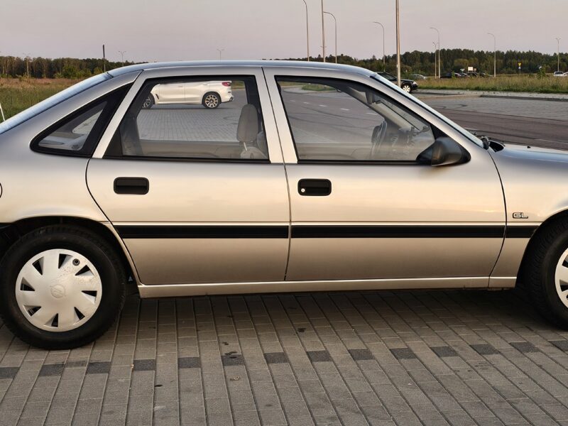 KAPSUŁA CZASU - PRAWIE NOWE AUTO