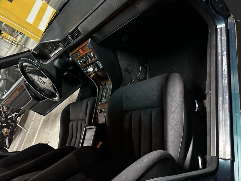 Sprzedam Mercedes S124 250D 1987 • Automat • 7 os