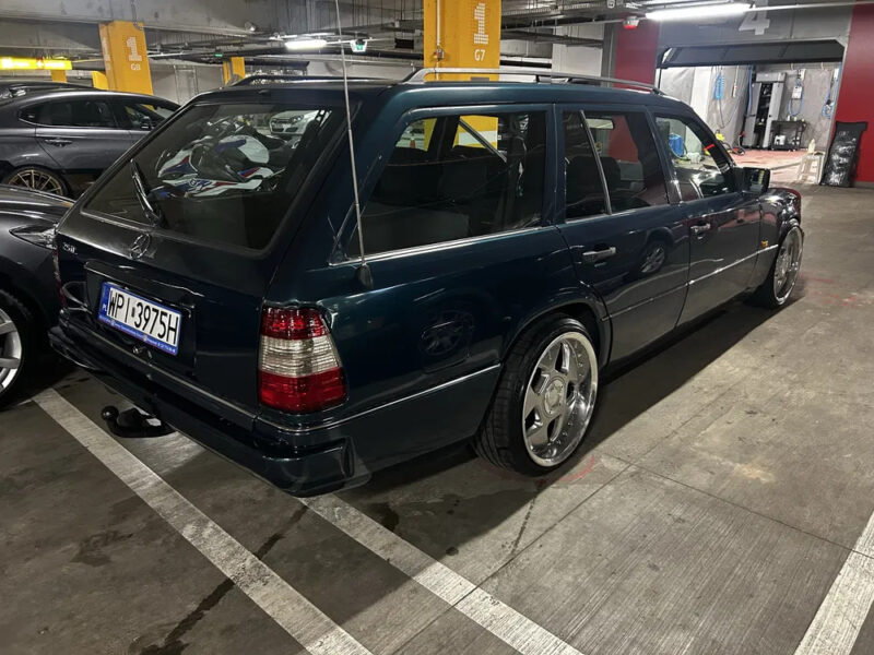 Sprzedam Mercedes S124 250D 1987 • Automat • 7 os