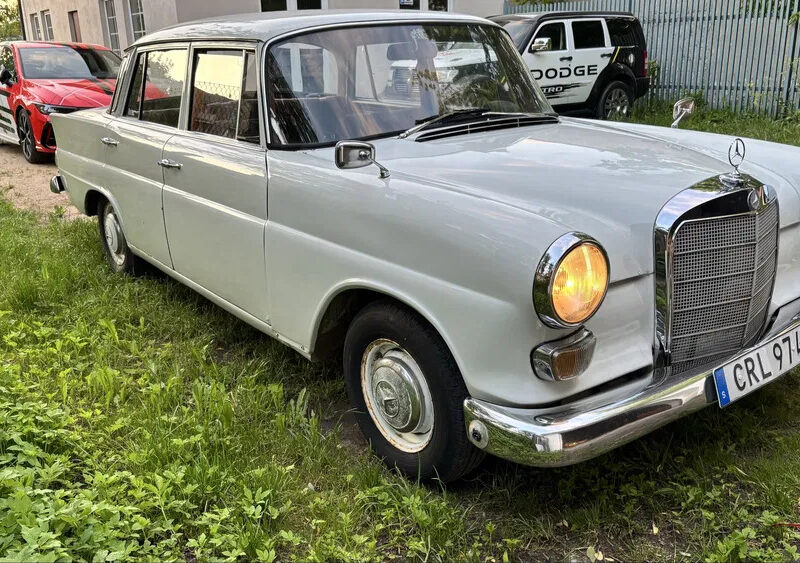 Mercedes 200D 1967 – Piękny klasyk!