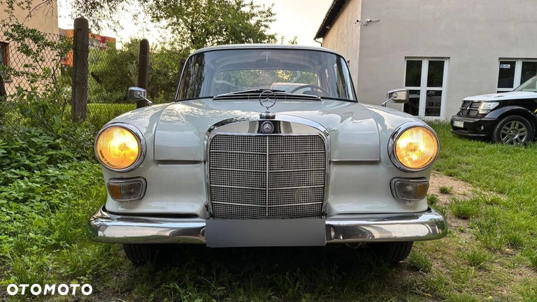 Mercedes 200D 1967 – Piękny klasyk!