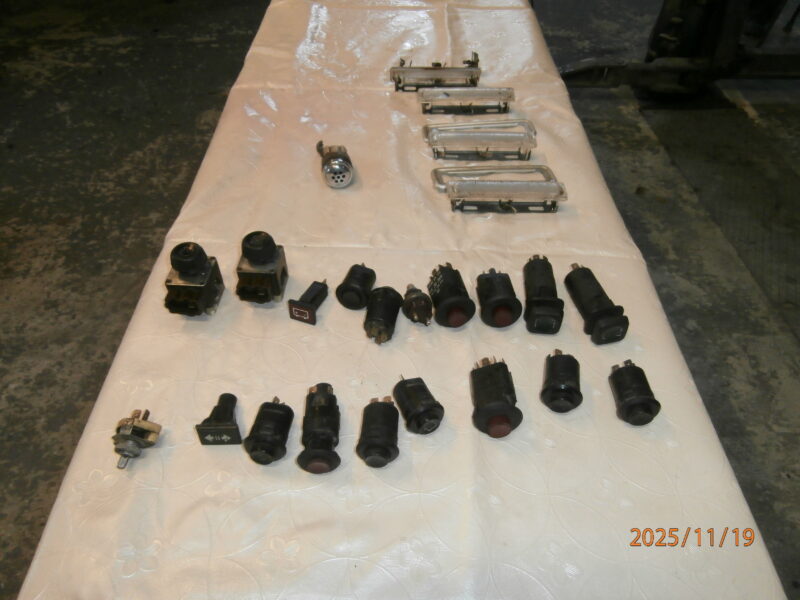 Kontrolka świecy żarowej, oświetlenie kabiny, kontrolki awaryjne .