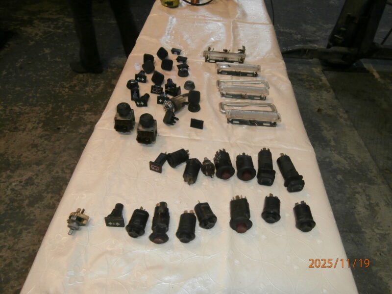 Kontrolka świecy żarowej, oświetlenie kabiny, kontrolki awaryjne .