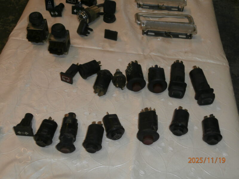 Kontrolka świecy żarowej, oświetlenie kabiny, kontrolki awaryjne .