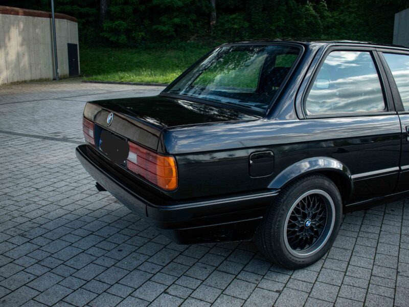 bmw e30 320i
