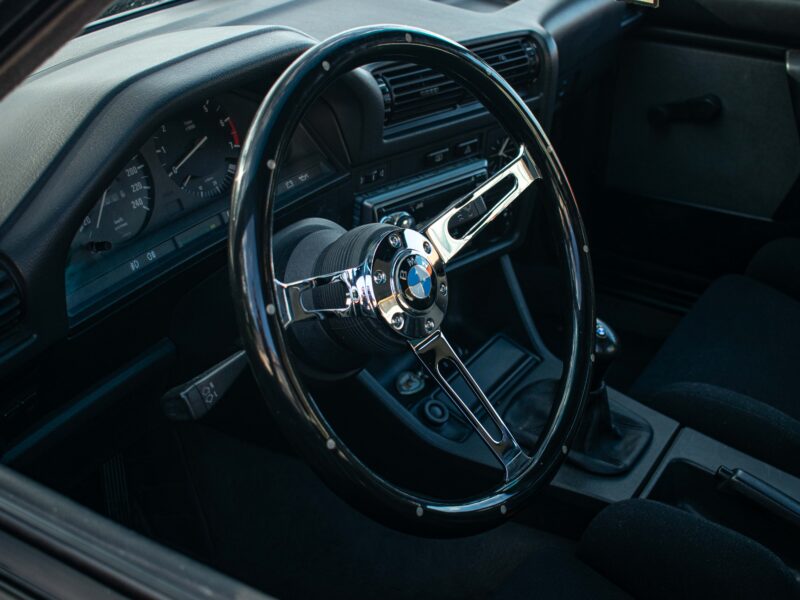 bmw e30 320i